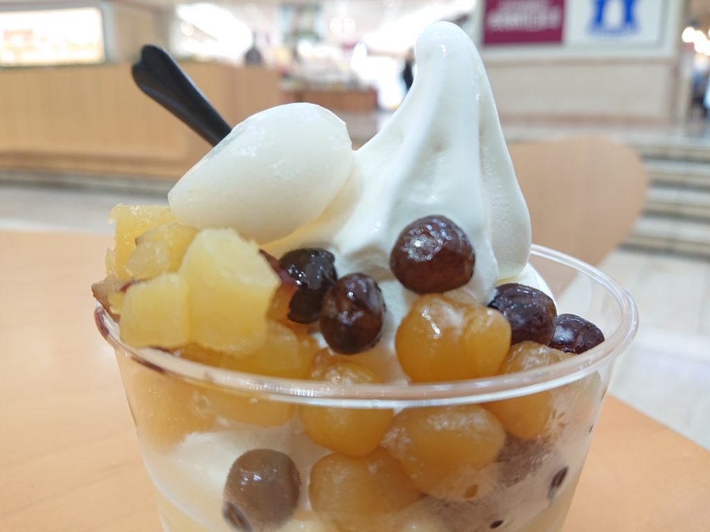 実食 大崎 成城石井 のモーモーチャーチャーソフトクリームのせ シラタ記